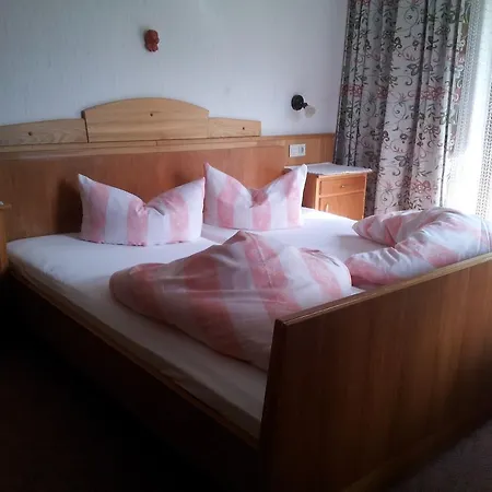 Gaestepension Wiesenheim Заутенс