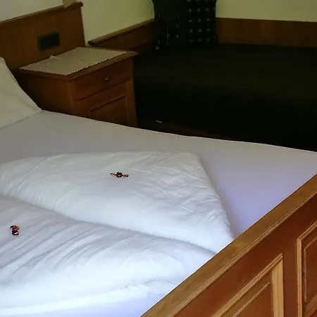 Gaestepension Wiesenheim Заутенс